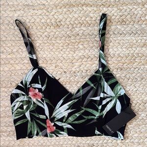 Forever 21 Black and Green Fitted Crop Top